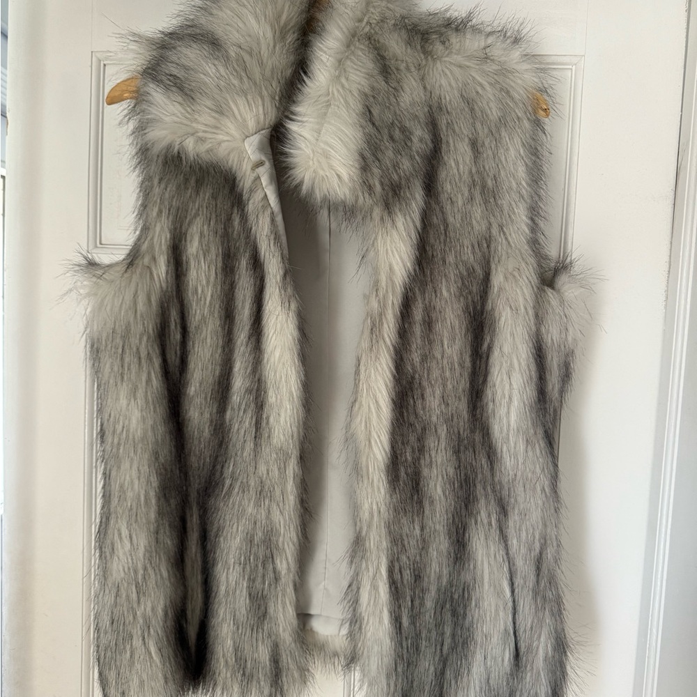 Silvery Gray Faux Fur Vest with Luxurious Texture